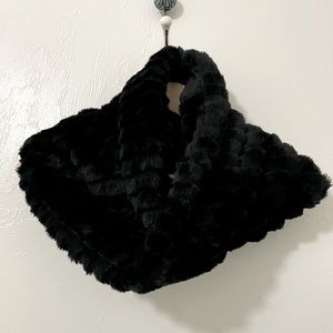 NEW Without Tag. Faux Fur Infinity scarf/ Neck warmer